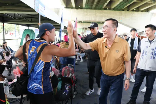 出席新北議長盃龍舟賽　李四川：與市民齊心划槳