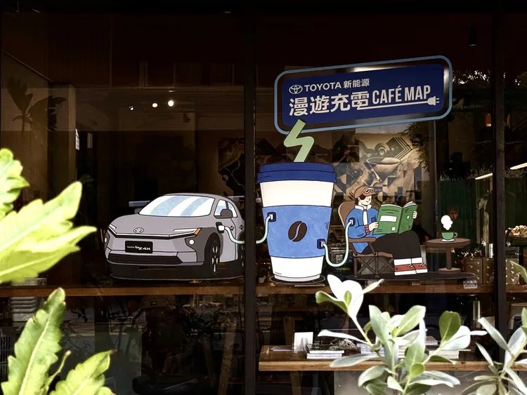 三家合作咖啡品牌分別以BEV、PHEV、HEV及FCEV等新能源車款為靈感，推出限定咖啡與甜點套餐。業者提供