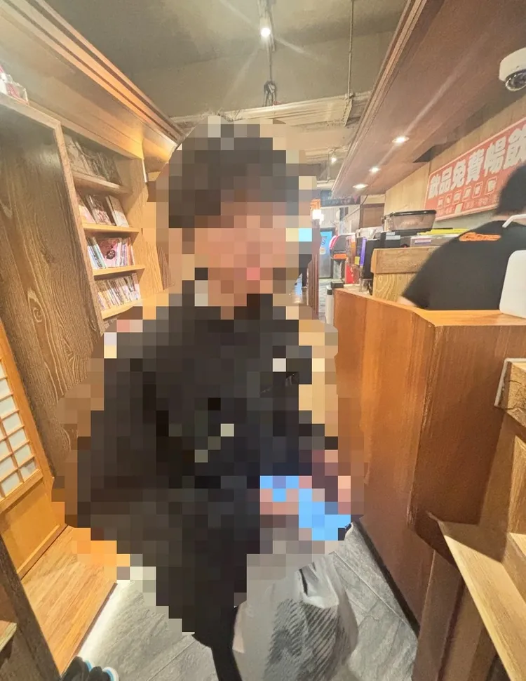 台北市中正二分局在網咖尋獲「小豪」。翻攝畫面