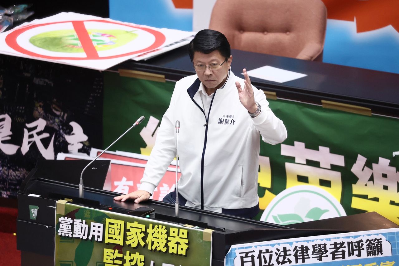 4藍委被控傷害綠委邱志偉 謝龍介放鳥法官!檢要求再傳或拘提