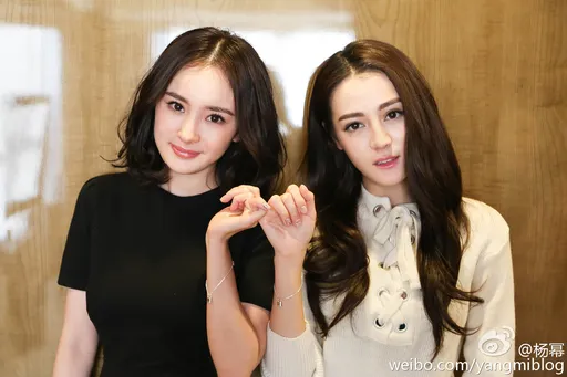 迪麗熱巴34歲生日！楊冪連6年喊「寶貝」　網揭兩人交情：真閨蜜