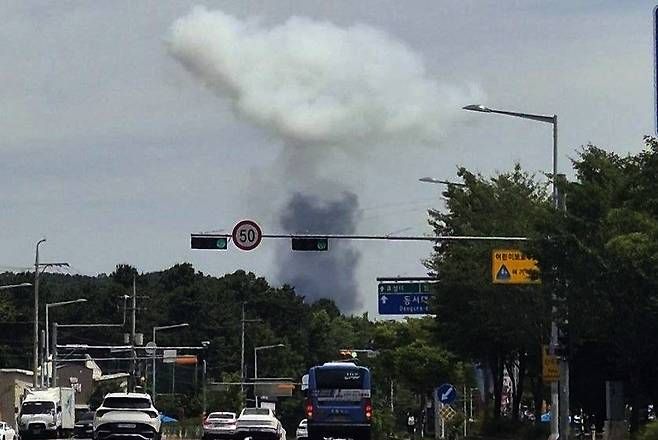 巨響嚇壞民眾!韓國航太工廠爆炸4死2傷 街頭直擊濃煙竄天