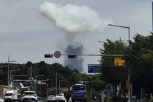 巨響嚇壞民眾！韓國航太工廠爆炸釀7傷　街頭直擊濃煙竄天