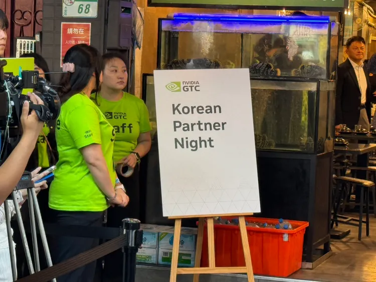 輝達執行長黃仁勳今晚首度在台舉辦「韓國伙伴之夜」，邀請多家韓國科技與產業巨頭來台交流。呂承哲攝