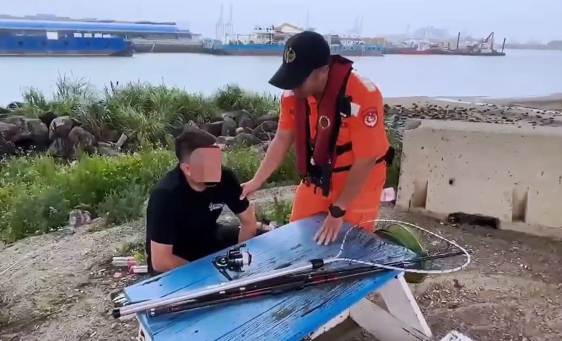 失聯移工又遭通緝!下罟子漁港垂釣被查獲 全靠海巡這口流利越南語