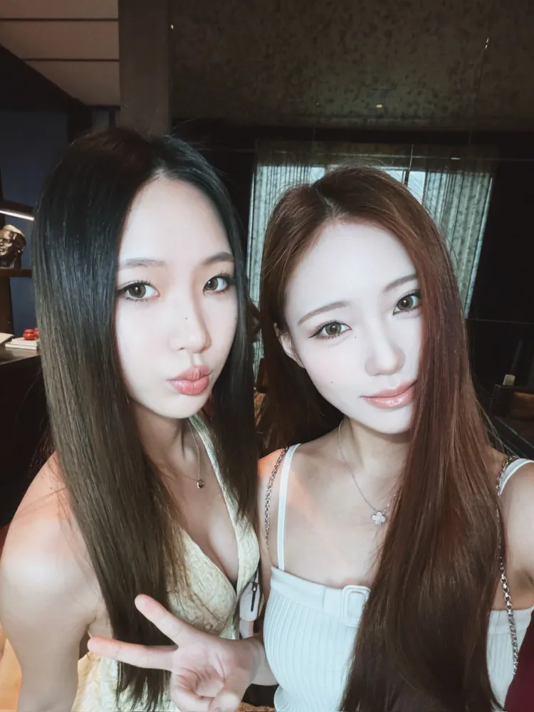 Elly（左起）和Lily玩得開心，讓留守家中的小妹很吃味。翻攝Lily IG