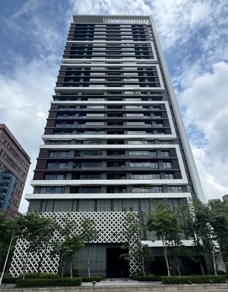 「馥華雲鼎」主打127至146坪的大坪數住宅，是榜上板橋區中坪數最大的高價住宅社區。永慶房產集團提供
