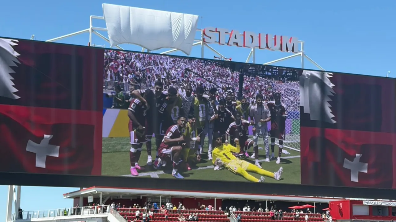 Levi’s®冠名的利惠體育場招牌被FIFA用白布遮擋。品牌提供