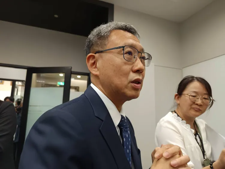 國泰人壽總經理林昭廷於國泰金控股東會後受訪證實，已設計好「居家在宅醫療新型態保單」一年期且採行試辦計畫先行，民眾可單買一張。許麗珍攝