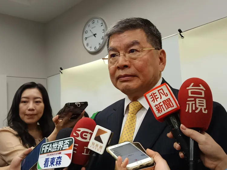 國泰金控今（12日）召開股東常會，國泰金控總經理李長庚於股東會後受訪時透露，「在宅醫療」國泰金控旗下國泰人壽已準備就緒並很快推出。許麗珍攝
