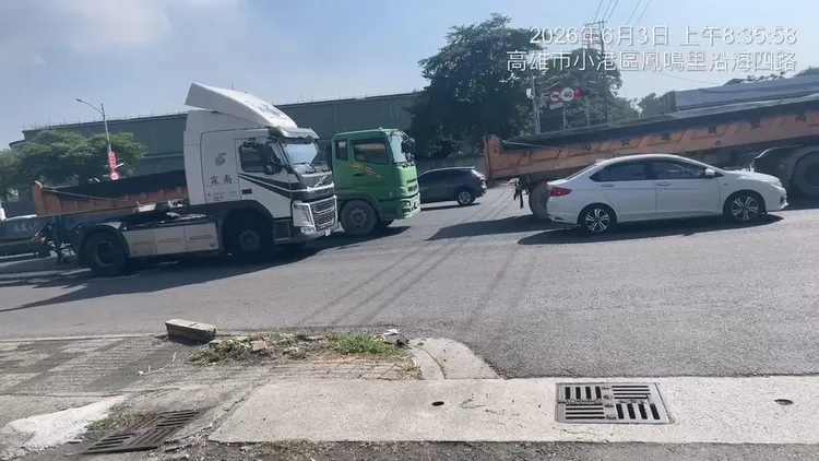 大林蒲每天有1200輛砂石車進場，造成居民生活重大困擾。南部反空污大聯盟提供