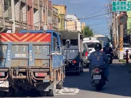 去化建築廢土！高雄大林蒲每日1200車砂石車　沙塵空污民眾不忍了