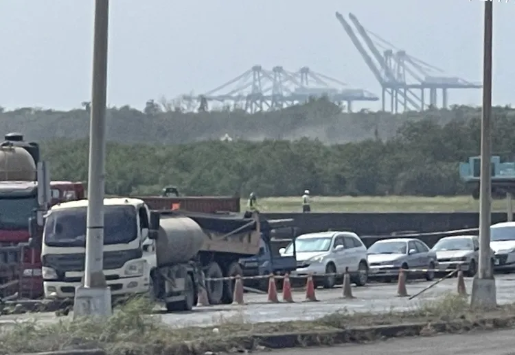大林蒲每天有1200輛砂石車進場，造成居民生活重大困擾。南部反空污大聯盟提供