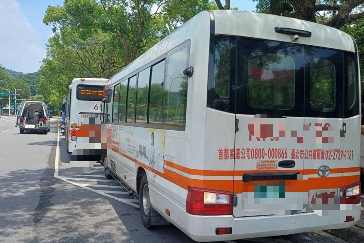 士林驚傳雙公車碰撞!路口猛撞釀8人受傷 警消急啟大傷機制