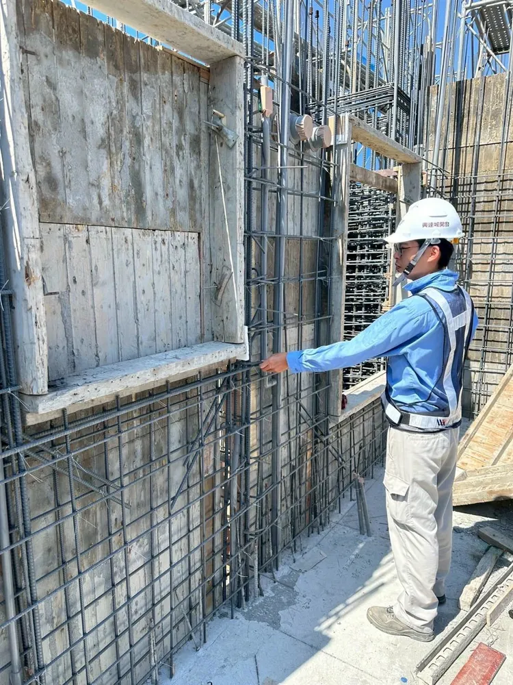 興連城工地透過6S運動，導入日系匠人準則，內容包括整理、整頓、清掃、清潔、素養與安全6大項。興連城提供