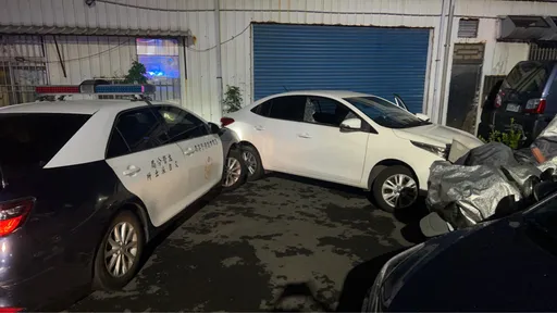 夜半闖紅燈拒檢　闖死巷還想衝撞警車　一查竟是毒駕情侶檔