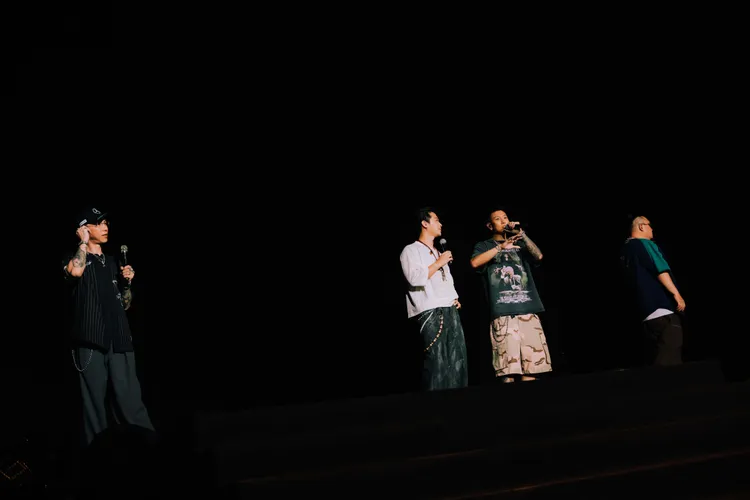 瘦子（右）帶領全場幫高爾宣慶生。本色音樂提供
