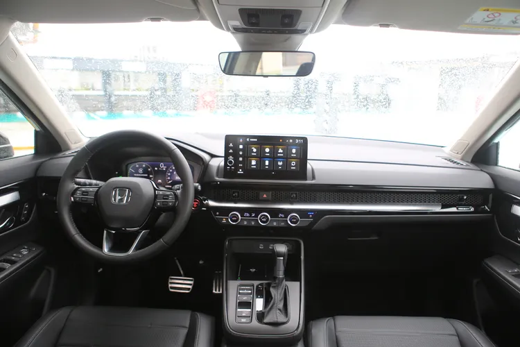 CR-V e:HEV導入Google車載系統與Honda Connect智慧聯網功能，高階車型更配有HUD抬頭顯示器與Bose音響。林浩昇攝