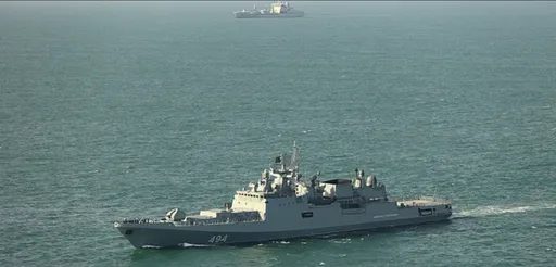 俄軍艦對英國遊艇射警告彈　銀髮族喊冤「已經轉向」