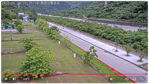 萬里溪堰塞湖紅色警戒持續　壩體疑出現滲流「恐有管湧風險」