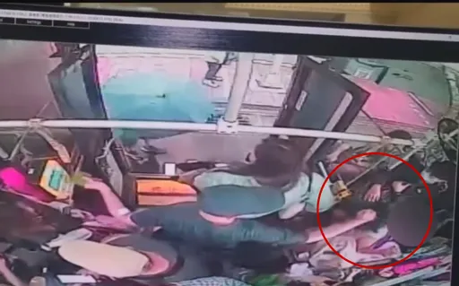 少女公車內遭連番施暴　惡男持傘傷人逃逸畫面曝！警緝凶中　