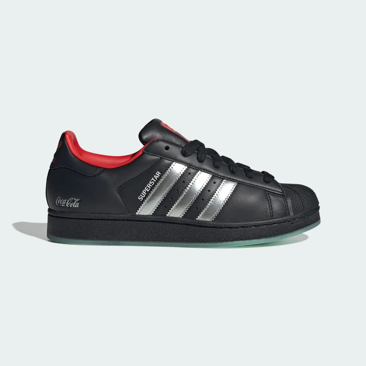 adidas Originals、可口可樂聯名系列SUPERSTAR II COCA-COLA，4290元。品牌提供