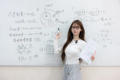 洋基女孩一暄化身「最正數學老師」　政大高材生親授3招讀書秘訣