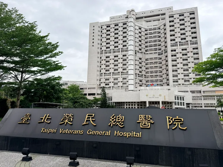 榮總考量前元首身份敏感，更因醫療保密義務與法規，只能回應「什麼都不能說」。攝影中心