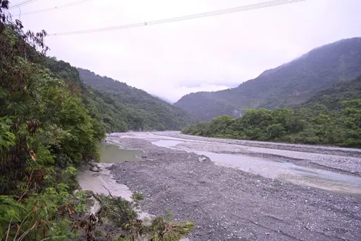 花蓮萬里溪堰塞湖水位達300萬立方公尺　林保署今午火速發紅色警戒