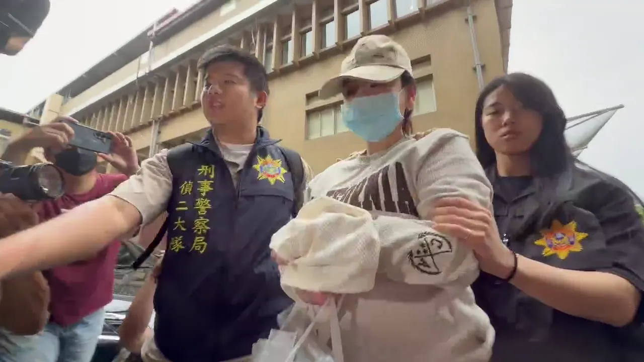 裝病叫119也嘸效！劉喬安上銬抵新北檢　　