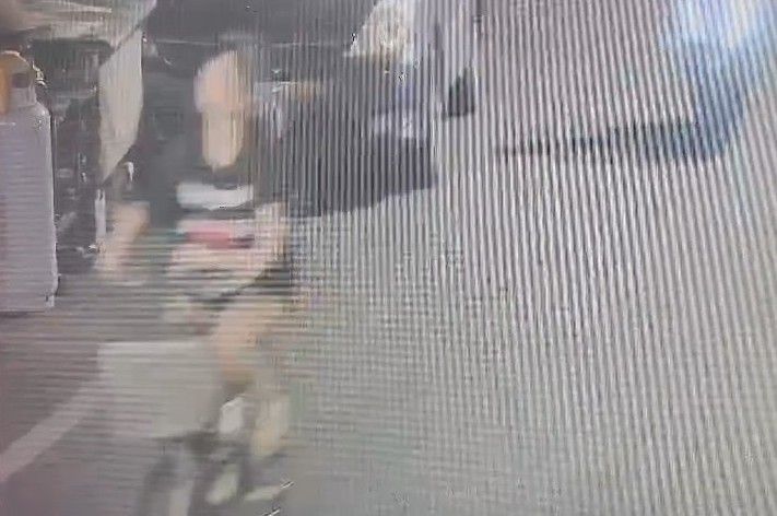 毒鴛鴦共背12條通緝!騎乘腳踏車代步躲查緝 雄警埋伏擒來