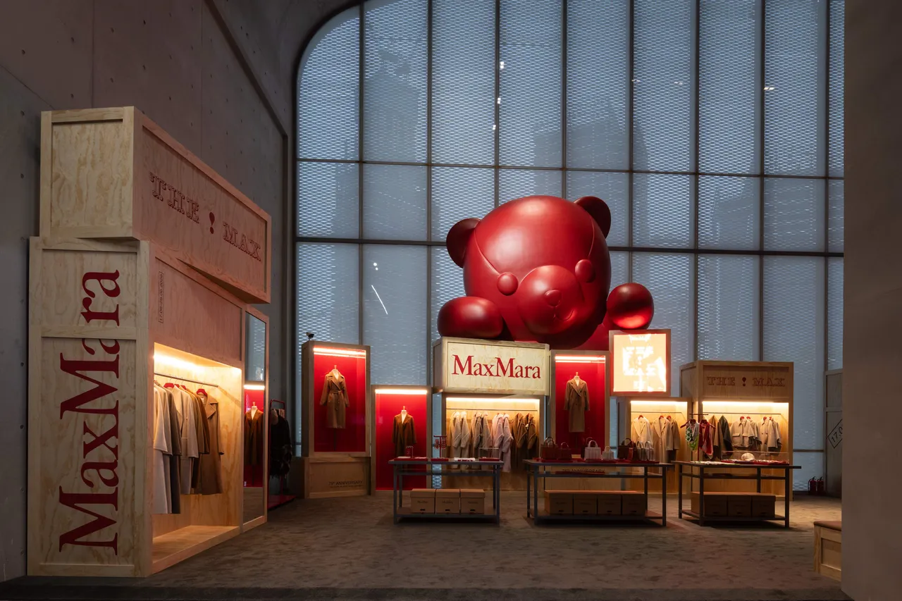 Max Mara在上海發佈全新2027 Resort系列並舉辦「The Max!」展覽。品牌提供