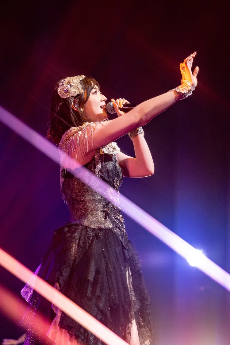 鈴木愛理力讚台灣美食真好吃。Welcome Music提供