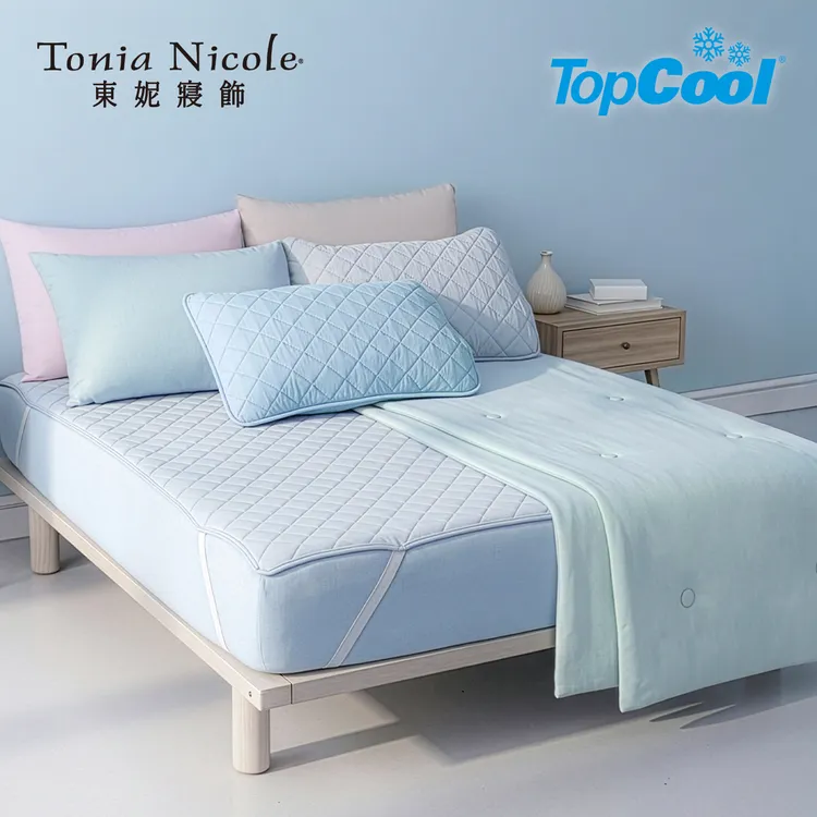 TopCool冰凍銀抗菌涼感被，特惠價1180元起；TopCool冰凍銀抗菌涼感床包枕套組特惠價1180元起。業者提供