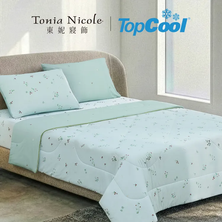 TopCool瞬涼裸睡紗涼感寢具系列：甜莓之吻。涼感被任選2件3480元；雙人涼感被＋床包組限時組合價3980元。業者提供