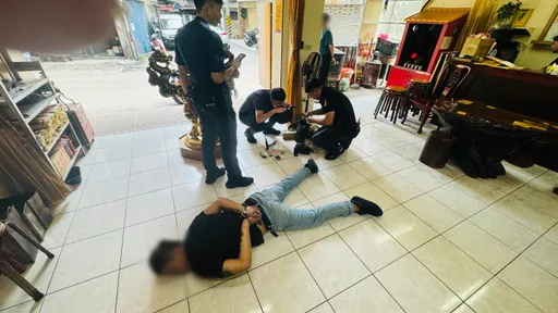 遶境炮屑炸傷索賠未果　男持辣椒槍闖宮廟遭186cm警所長「大外割」壓制