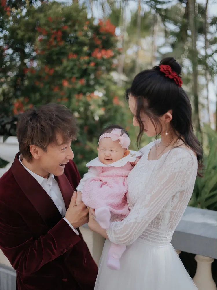 方力申和葉萱的女兒也是婚禮主角。翻攝方力申IG