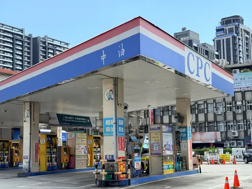 原油來了！外媒曝中油載200萬桶離開荷莫茲海峽