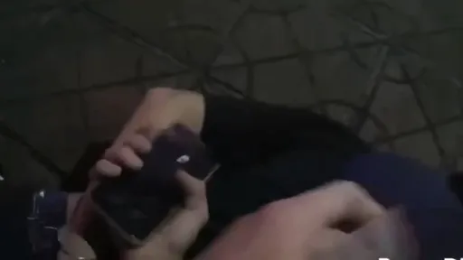 違停見警丟棄毒品落跑！秒被被壓制趴地　車內再起出毒品煙彈
