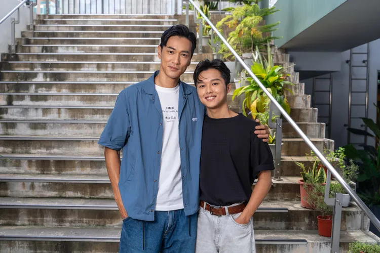 鍾承翰（左）和陳鼎中飾演父子。大愛提供