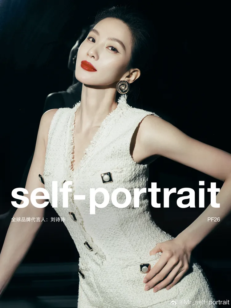 劉詩詩拍攝self-portrait形象大片。翻攝self-portrait微博