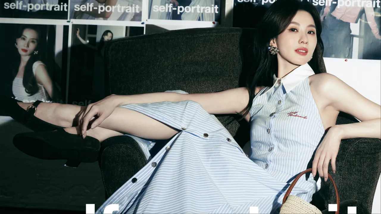 劉詩詩拍攝self-portrait形象大片。翻攝self-portrait微博