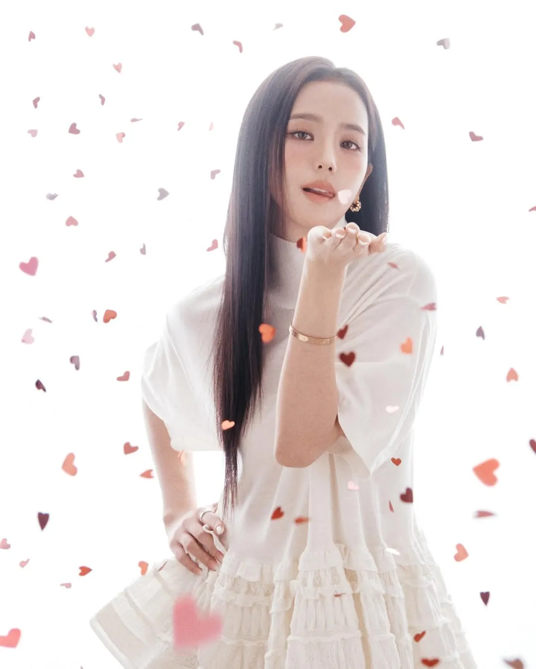 Jisoo熱愛卡地亞LOVE系列手環。翻攝IG