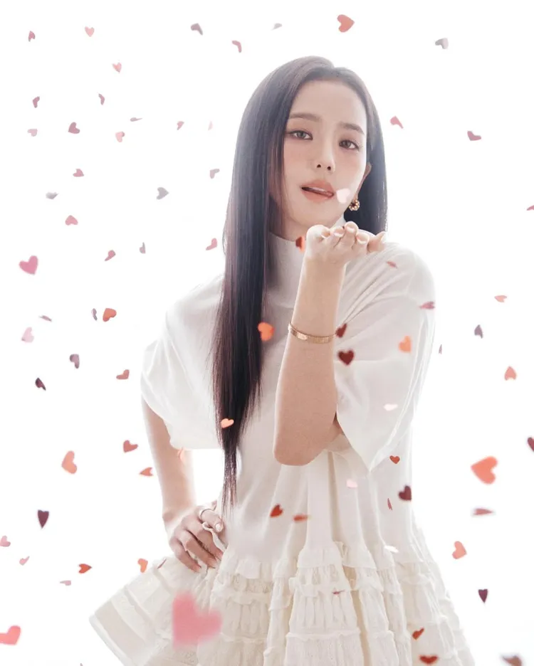 Jisoo熱愛卡地亞LOVE系列手環。翻攝IG