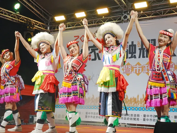 活動邀請原住民等表演團體參與，展現多元文化。台中市新聞局提供