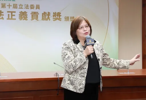 敬老愛心卡補助擴大　前立委：數位轉型不能犧牲長輩權利