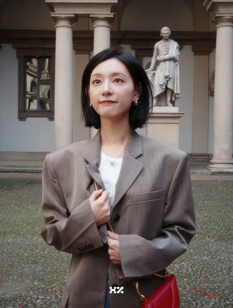 金智媛在米蘭拍攝的美照。翻攝IG
