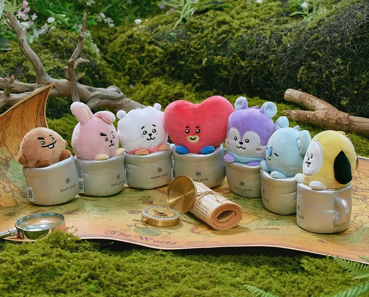 BT21 7位角色也擠進縮小版的雪峰鈦杯。品牌提供