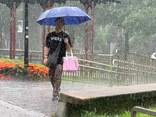 米克拉外圍環流發威！雙北3小時防強降雨　屏東發布超大豪雨警戒