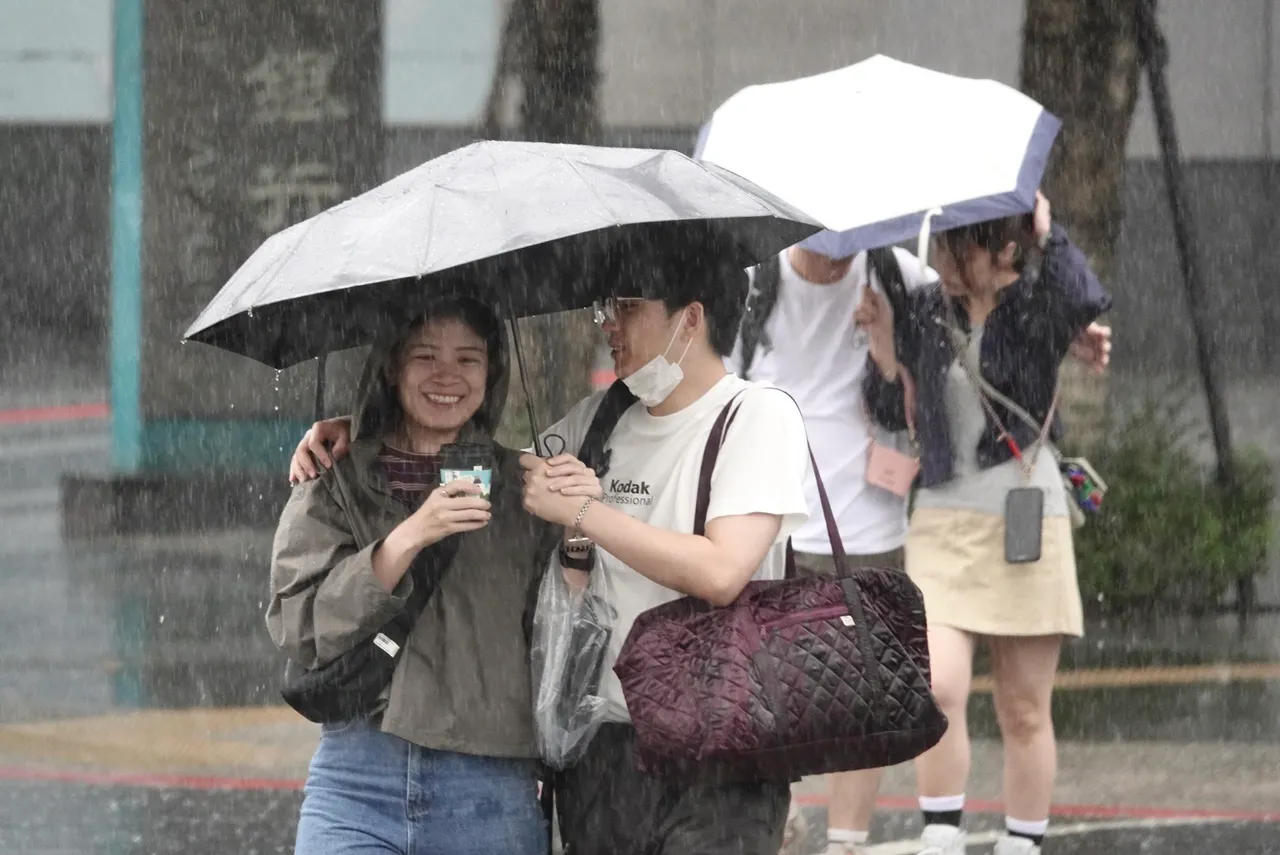 基隆汐止淹水警戒！大雷雨炸雙北等6縣市　14縣市下到入夜